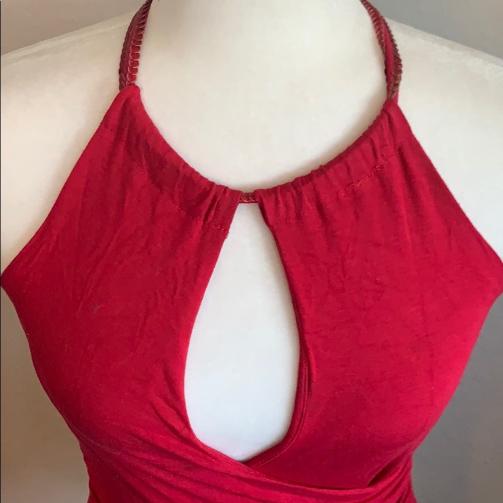 Arden B keyhole Red Top - Picture 2 of 6